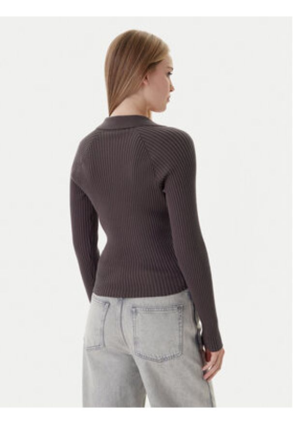 Tommy Jeans Sweter DW0DW22036 Brązowy Slim Fit. Kolor: brązowy. Materiał: syntetyk