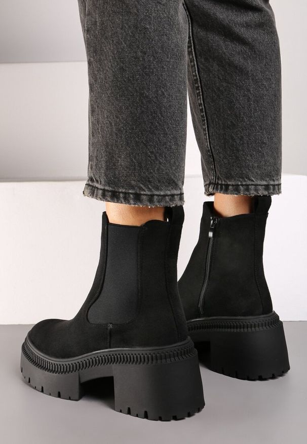 Born2be - Czarne Botki na Platformie i Obcasie Sztyblety w Stylu Grunge z Elastyczną Wstawką Lerisela. Kolor: czarny. Materiał: jeans. Wzór: grochy. Obcas: na obcasie. Styl: elegancki, rockowy. Wysokość obcasa: średni