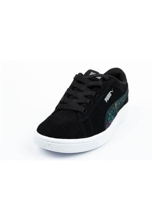 Buty do chodzenia dla dzieci Puma Vikky. Zapięcie: sznurówki. Kolor: czarny. Materiał: materiał, syntetyk. Szerokość cholewki: normalna. Model: Puma Vikky. Sport: turystyka piesza