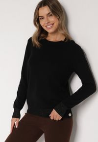 Born2be - Czarny Sweter z Guzikami z Boku Tusiana. Okazja: na co dzień. Kolor: czarny. Materiał: jeans. Styl: casual, klasyczny #1