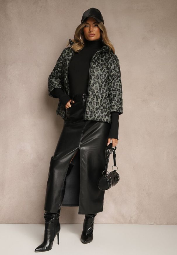 Renee - Zielona Pikowana Kurtka z Szerokim Ściągaczem przy Rękawach Oleaste. Okazja: na co dzień. Kolor: zielony. Materiał: jeans. Styl: casual, elegancki