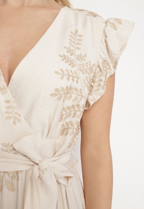 Born2be - Beżowa Wiskozowa Sukienka Kopertowa z Metaliczną Nicią i Haftem Frolvesa. Okazja: na co dzień. Kolor: beżowy. Materiał: wiskoza. Wzór: haft. Typ sukienki: kopertowe. Styl: elegancki, casual