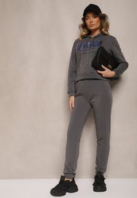Renee - Ciemnoszary Ocieplany Komplet Dresowy Bawełniany Spodnie Joggery i Bluza Zdobiona Nadrukiem Filoira. Kolor: szary. Materiał: dresówka, bawełna. Wzór: aplikacja, nadruk #4