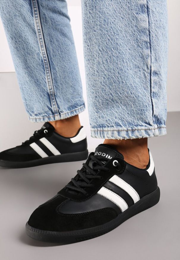 Renee - Czarne Sneakersy ze Skóry Naturalnej na Płaskiej Podeszwie Wykończone Paskami Navinda. Okazja: na spotkanie biznesowe, na co dzień. Zapięcie: pasek. Kolor: czarny. Materiał: skóra. Obcas: na płaskiej podeszwie
