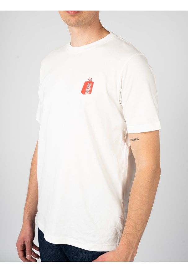 Diesel T-shirt "T-Just" | A12964-0KKAJ | Mężczyzna | Biały. Okazja: na co dzień. Kolor: biały. Materiał: bawełna. Długość: długie. Wzór: nadruk. Styl: klasyczny, elegancki, casual