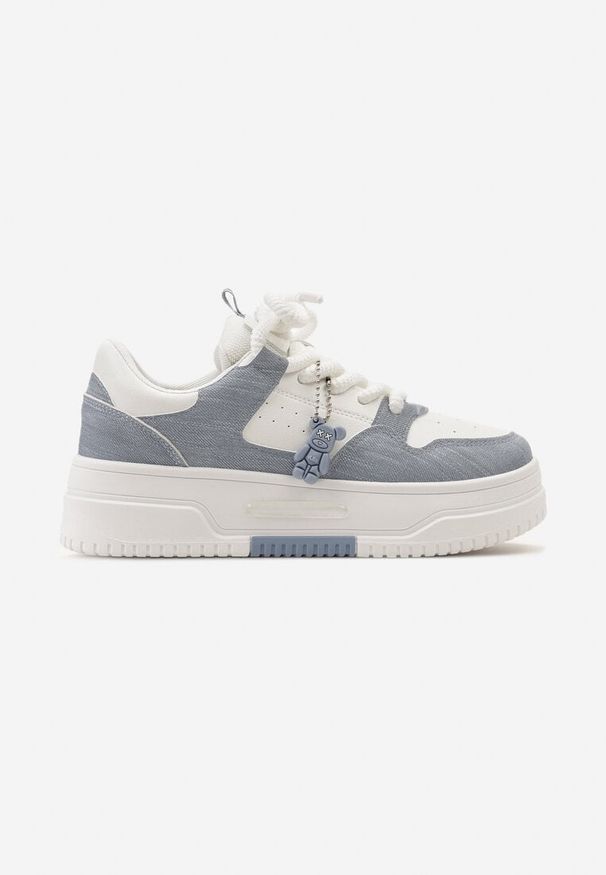 Born2be - Biało-Niebieskie Sneakersy na Grubej Podeszwie z Breloczkiem w Kształcie Misia Aineva. Kolor: biały. Sport: turystyka piesza