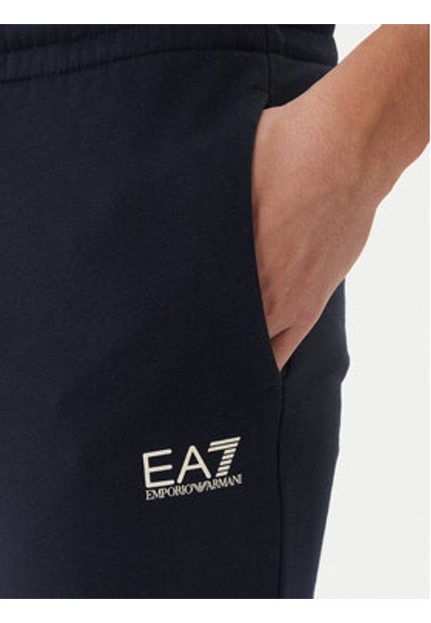 EA7 Emporio Armani Dres 7M001610 AF12451 UB102 Granatowy Regular Fit. Kolor: niebieski. Materiał: bawełna
