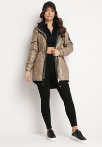 Born2be - Ciemnobeżowa Kurtka Pikowana Bemius. Kolor: beżowy. Materiał: materiał, wełna. Długość: długie #7