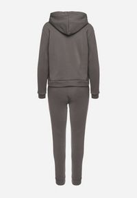 Born2be - Ciemnoszary Ocieplany Komplet Dresowy z Bawełny Joggery i Bluza z Kapturem i Nadrukiem Filola. Kolor: szary. Materiał: dresówka, bawełna. Wzór: nadruk #3