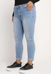 Born2be - Niebieskie Jeansy z Ozdobnymi Przetarciami o Fasonie Skinny Neveatam. Okazja: na co dzień. Kolor: niebieski. Styl: elegancki, casual