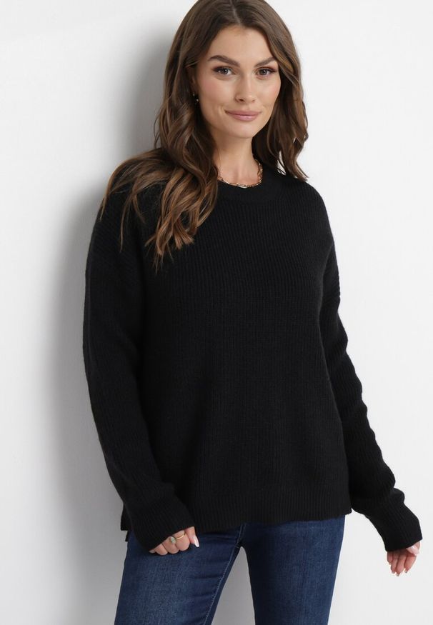 Born2be - Czarny Sweter ze Ściągaczami na Rękawach Ceshia. Kolor: czarny. Materiał: materiał. Sezon: zima