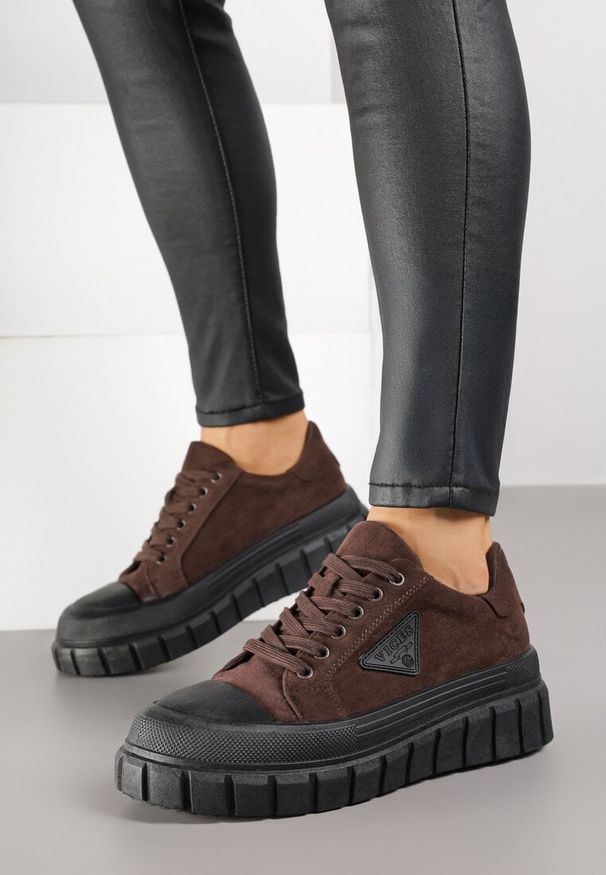 Born2be - Brązowe Sneakersy Vices na Grubej Podeszwie z Geometryczną Aplikacją Leanae. Kolor: brązowy. Materiał: jeans. Wzór: geometria, aplikacja