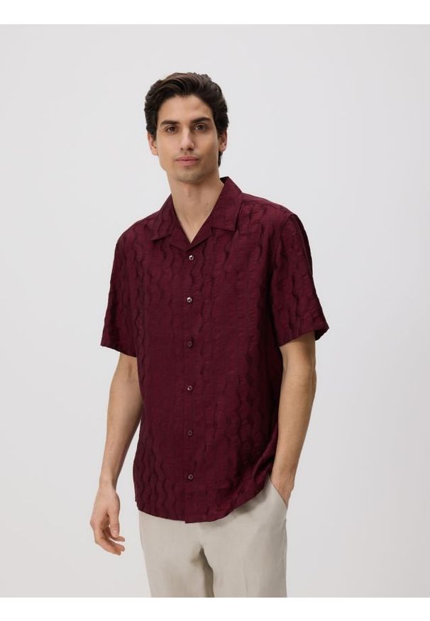 Reserved - Koszula regular z lyocellem - bordowy. Kolor: czerwony. Materiał: tkanina