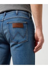 Wrangler - WRANGLER GREENSBORO MĘSKIE SPODNIE JEANSOWE JEANSY DŻINSY CAMINO W112350835 #4