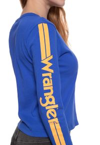 Wrangler - DAMSKI LONGSLEEVE WRANGLER B&Y LS CROP TEE NAUTICAL BLUE W722CF9V2 112130925. Długość rękawa: długi rękaw. Wzór: nadruk