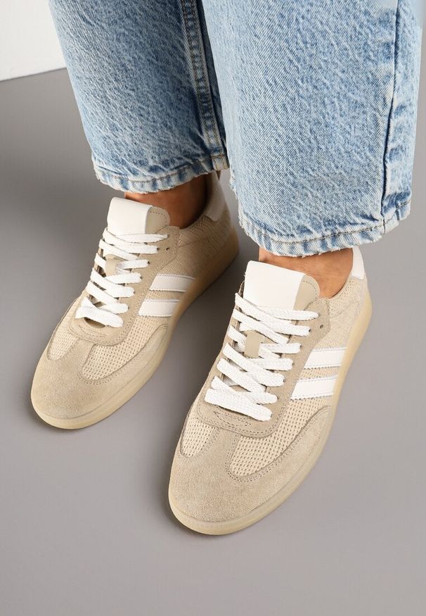 Renee - Beżowe Sneakersy Skórzane z Ozdobnymi Paskami Naniella. Okazja: na co dzień. Zapięcie: pasek. Kolor: beżowy. Materiał: skóra. Wzór: aplikacja