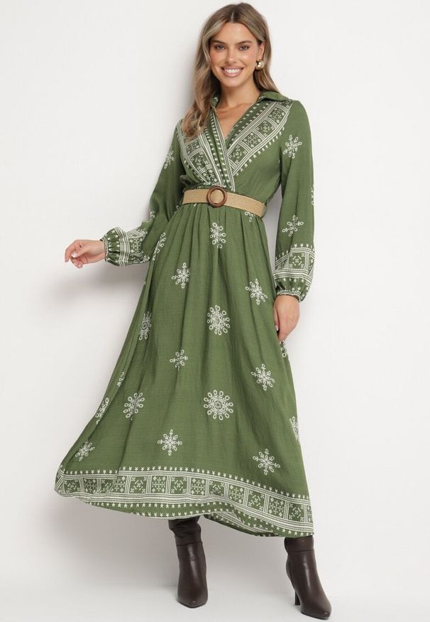 Born2be - Zielona Kopertowa Sukienka z Wiskozą z Paskiem i Gumką w Talii w Etniczny Wzór Zindoria. Okazja: na co dzień. Typ kołnierza: dekolt w kształcie V. Kolor: zielony. Materiał: wiskoza. Typ sukienki: kopertowe. Styl: elegancki, casual