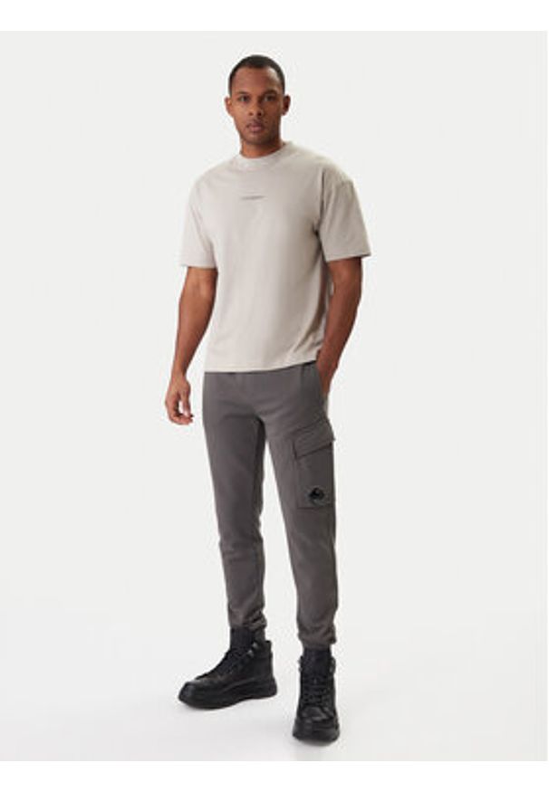 C.P. Company Spodnie dresowe 20CMSP067A110044R Szary Slim Fit. Kolor: szary. Materiał: bawełna