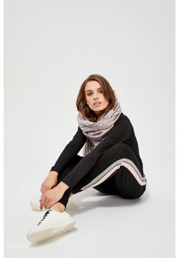 MOODO - Spodnie dresowe z lampasami. Materiał: dresówka. Wzór: gładki