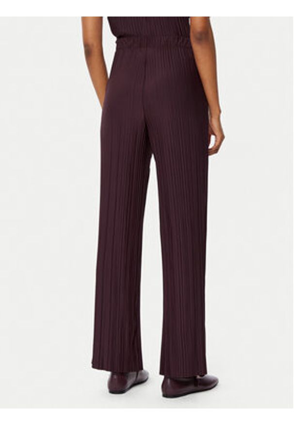 Gina Tricot Spodnie materiałowe 23460 Bordowy Regular Fit. Kolor: czerwony. Materiał: syntetyk