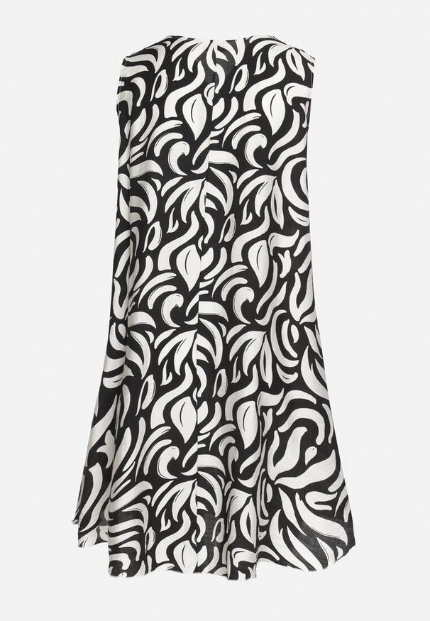 Born2be - Czarna Rozkloszowana Sukienka z Wiskozy o Trapezowym Kroju Bez Rękawów Folariela. Okazja: na co dzień. Kolor: czarny. Materiał: wiskoza. Długość rękawa: bez rękawów. Typ sukienki: trapezowe. Styl: casual, klasyczny, elegancki