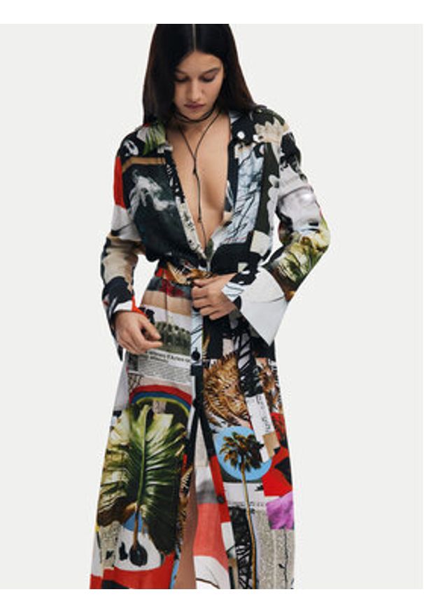 Desigual Sukienka koszulowa Collage 25SWVW45 Kolorowy Regular Fit. Materiał: wiskoza. Wzór: kolorowy. Typ sukienki: koszulowe