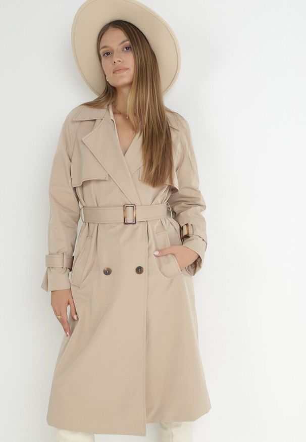 Born2be - Beżowy Płaszcz Długi Trencz z Paskiem Ozrage. Kolor: beżowy. Długość: długie. Sezon: wiosna, jesień. Styl: elegancki, sportowy