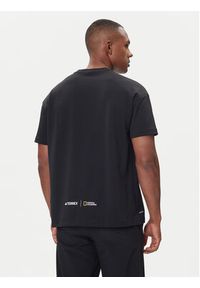 Adidas - adidas T-Shirt National Geographic JD5964 Czarny Loose Fit. Kolor: czarny. Materiał: bawełna, syntetyk #4