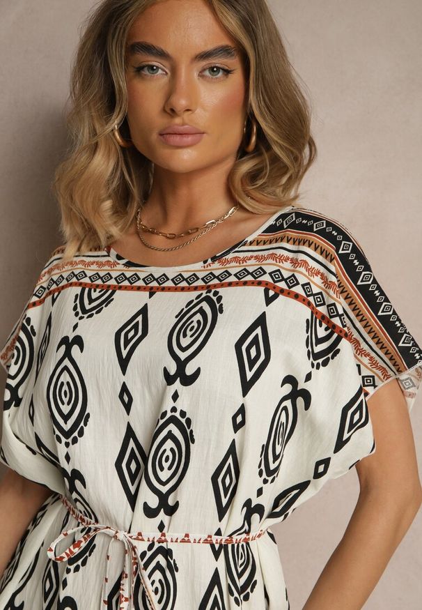 Renee - Biała Wiskozowa Sukienka o Pudełkowym Kroju w Etniczny Print Miriliana. Okazja: na co dzień. Kolor: biały. Materiał: wiskoza. Wzór: nadruk. Typ sukienki: proste. Styl: elegancki, casual