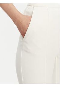 Elisabetta Franchi Spodnie materiałowe PA-076-51E2-V280 Biały Regular Fit. Kolor: biały. Materiał: syntetyk #2