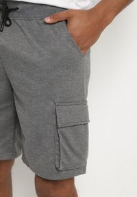 Born2be - Ciemnoszare Dresowe Szorty z Bawełną Typu Cargo Soniela. Okazja: na co dzień. Kolor: szary. Materiał: dresówka, bawełna. Styl: elegancki, casual #6