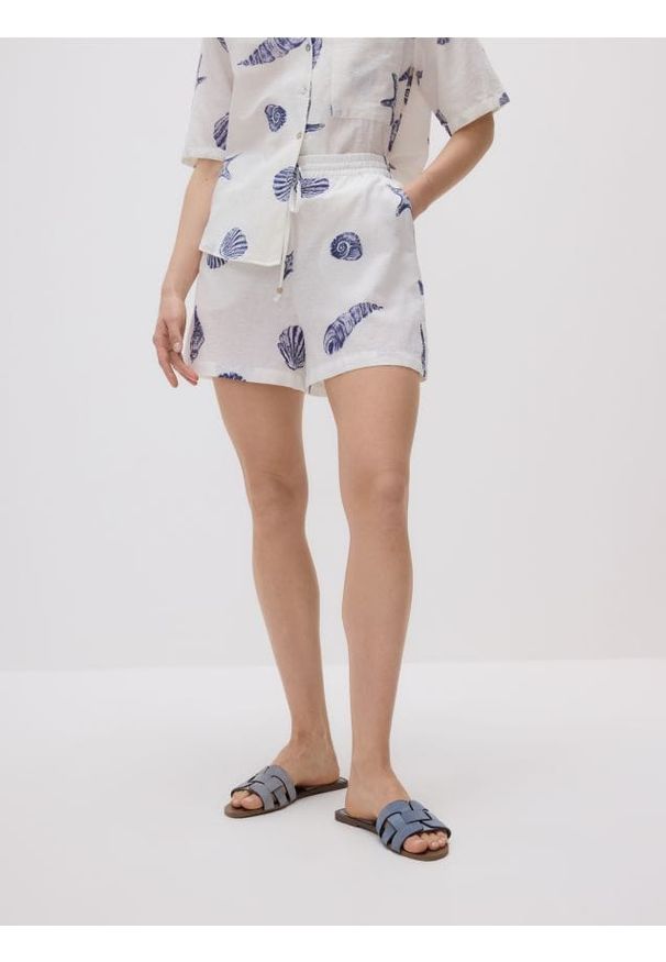 Reserved - Szorty z lnem - jasnoniebieski. Kolor: niebieski. Materiał: len