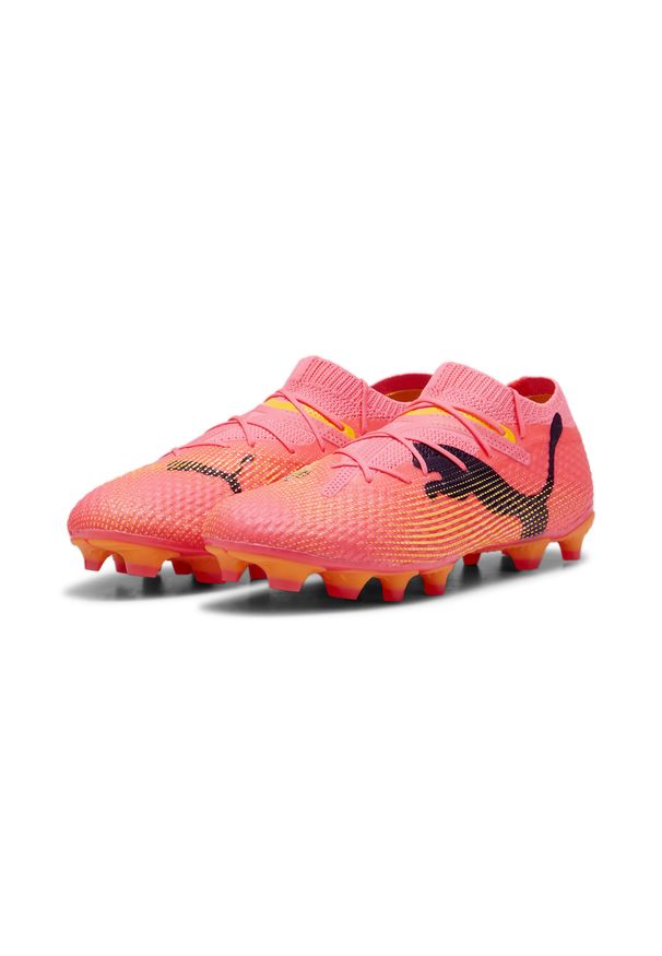 Buty piłkarskie męskie Puma Future 7 Pro. Zapięcie: sznurówki. Kolor: wielokolorowy, pomarańczowy, czarny. Materiał: materiał, syntetyk, tkanina. Szerokość cholewki: normalna. Sport: piłka nożna
