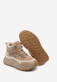 Born2be - Ciemnobeżowe Sportowe Sneakersy Śniegowce Vices na Grubej Podeszwie Nellsana. Okazja: na co dzień. Kolor: beżowy. Materiał: jeans. Szerokość cholewki: normalna. Wzór: aplikacja