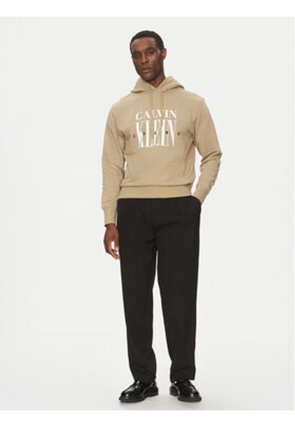 Calvin Klein Jeans Bluza Serif Font Graphic J30J327520 Zielony Regular Fit. Kolor: zielony. Materiał: bawełna