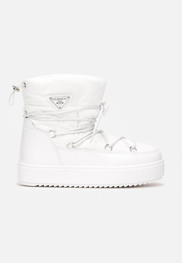 Renee - Białe Śniegowce Wsuwane z Ozdobnym Wiązaniem Saheli. Zapięcie: bez zapięcia. Kolor: biały. Materiał: puch, jeans. Obcas: na płaskiej podeszwie