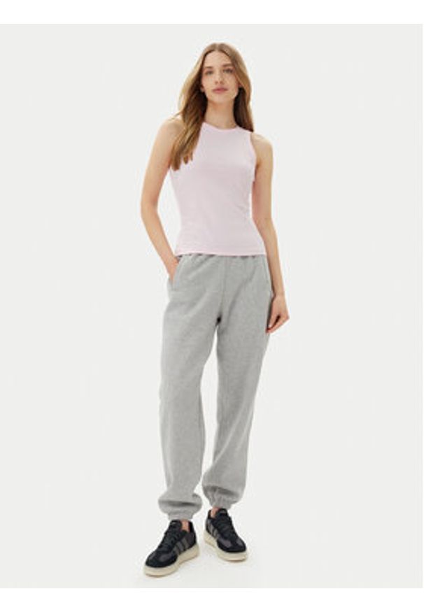 Adidas - adidas Top Essentials Linear JC5797 Różowy Slim Fit. Kolor: różowy. Materiał: bawełna