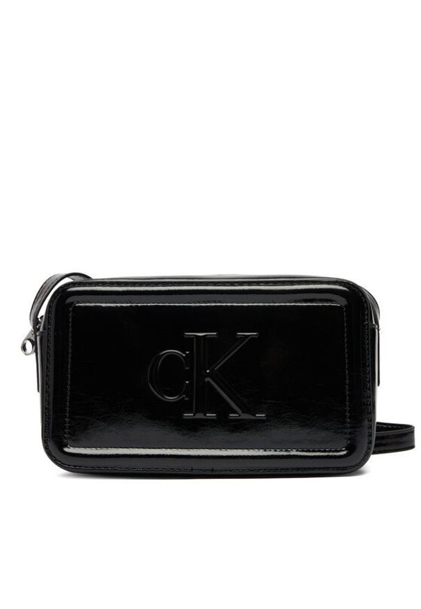 Calvin Klein Torebka Bold Ck Metallic Camera Bag LV04F3331G Czarny. Kolor: czarny. Materiał: skórzane