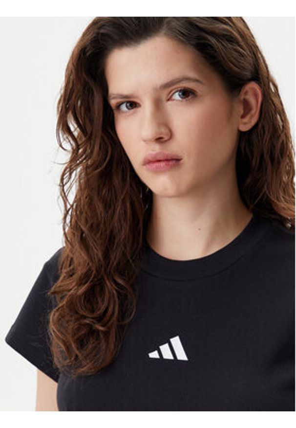 Adidas - adidas T-Shirt Future Icons Small Logo Baby JE4000 Czarny Slim Fit. Kolor: czarny. Materiał: bawełna