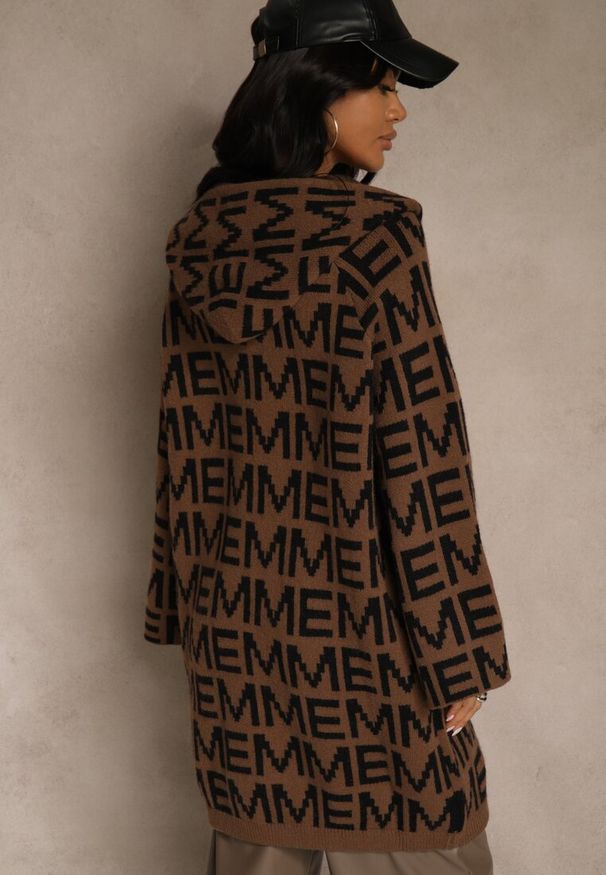 Renee - Brązowo-Czarny Kardigan na Suwak z Kapturem w Literowy Wzór Calitusa. Okazja: na co dzień. Typ kołnierza: kaptur. Kolor: brązowy. Materiał: jeans. Styl: casual