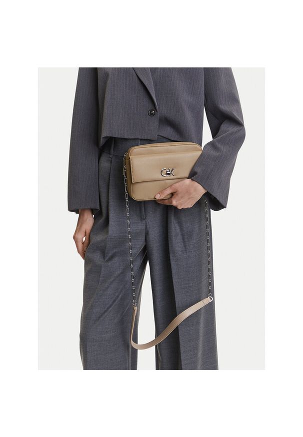 Torebka Calvin Klein. Kolor: brązowy