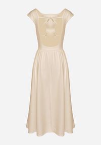 Born2be - Beżowa Sukienka o Rozkloszowanym Kroju z Wiązaniem i Dekoltem w Łódkę Aladriela. Okazja: na co dzień. Typ kołnierza: dekolt w łódkę. Kolor: beżowy. Długość rękawa: krótki rękaw. Sezon: wiosna, lato. Styl: casual, klasyczny #7