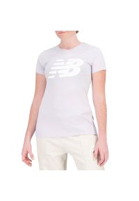 Koszulka New Balance WT03816GRV - fioletowa. Kolor: fioletowy. Materiał: materiał, bawełna. Długość rękawa: krótki rękaw. Długość: krótkie. Wzór: aplikacja #1