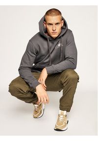 Alpha Industries Joggery Airman 188201 Zielony Tapered Fit. Kolor: zielony. Materiał: bawełna