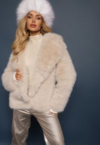 Renee - Beżowa Futerkowa Kurtka o Krótszym Kroju z Kieszeniami i Zapięciem na Haftkę Tililda. Okazja: na co dzień. Kolor: beżowy. Materiał: jeans, futro. Długość: krótkie. Styl: casual