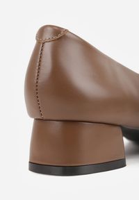 Renee - Ciemnobeżowe Czółenka na Słupku Vices ze Skórzaną Wkładką Alinire. Kolor: beżowy. Materiał: skóra. Obcas: na słupku. Styl: elegancki #4