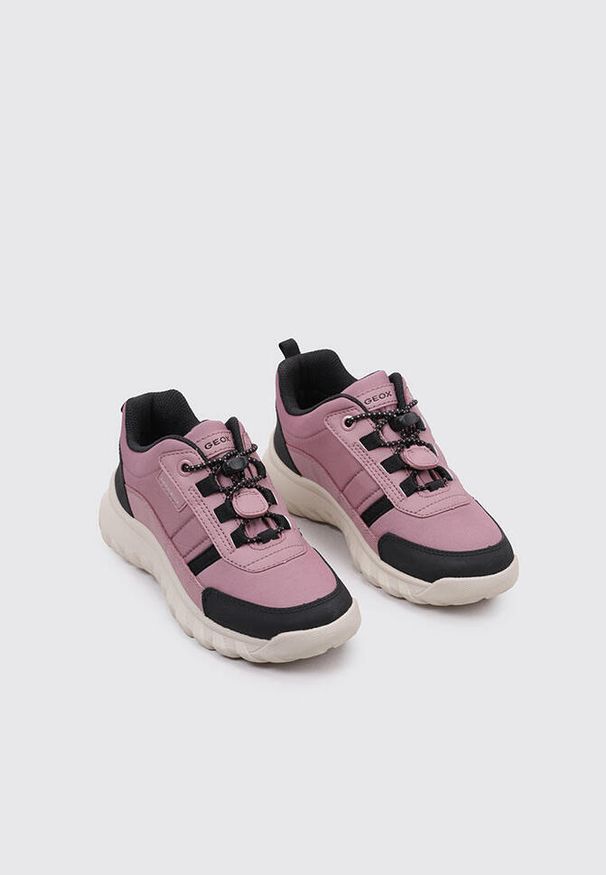 Geox - Kapcie GEOX J SIMBYOS GIRL B ABX Rose. Kolor: czarny, różowy, wielokolorowy. Materiał: syntetyk, tkanina. Sport: turystyka piesza