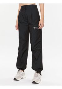 Calvin Klein Jeans Spodnie materiałowe J20J221859 Czarny Regular Fit. Kolor: czarny. Materiał: materiał, syntetyk #1