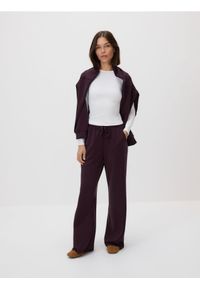 Reserved - Gładki longsleeve - biały. Kolor: biały. Materiał: dzianina. Długość rękawa: długi rękaw. Wzór: gładki