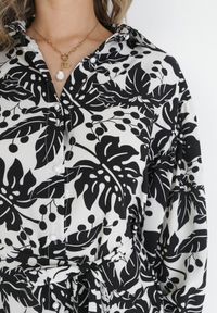 Born2be - Czarna Koszulowa Sukienka Mini z Materiałowym Paskiem i Szerokimi Mankietami Fidonisa. Kolor: czarny. Materiał: materiał. Długość rękawa: długi rękaw. Wzór: kwiaty, nadruk. Typ sukienki: koszulowe. Długość: mini #3